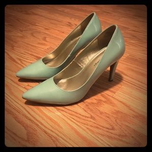Bandolino Pumps - mint color - sz 6.5 US